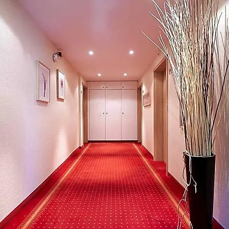 Koenig Karl Hotel 3*